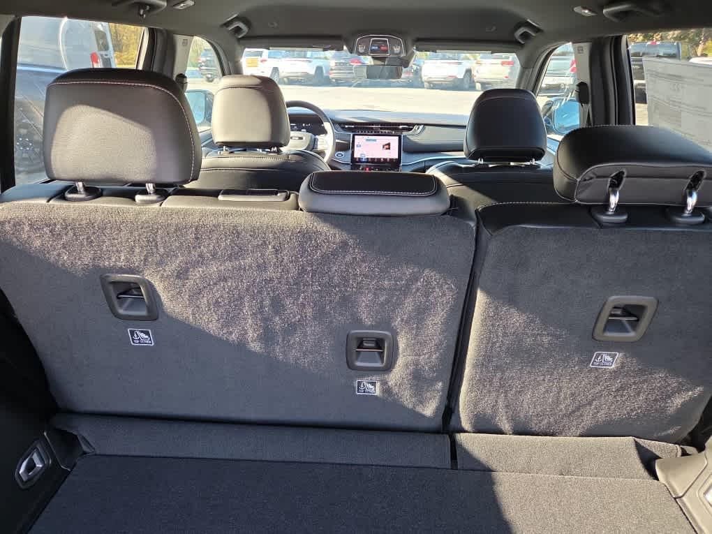 new 2025 Jeep Grand Cherokee car, priced at $45,670