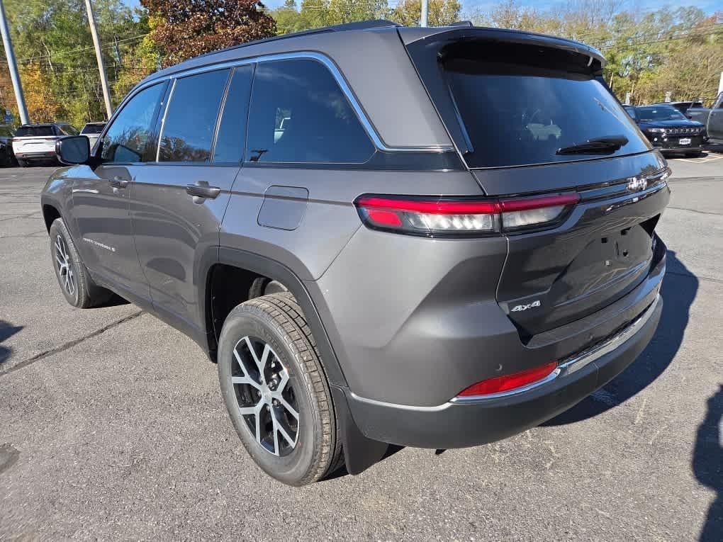 new 2025 Jeep Grand Cherokee car, priced at $45,670
