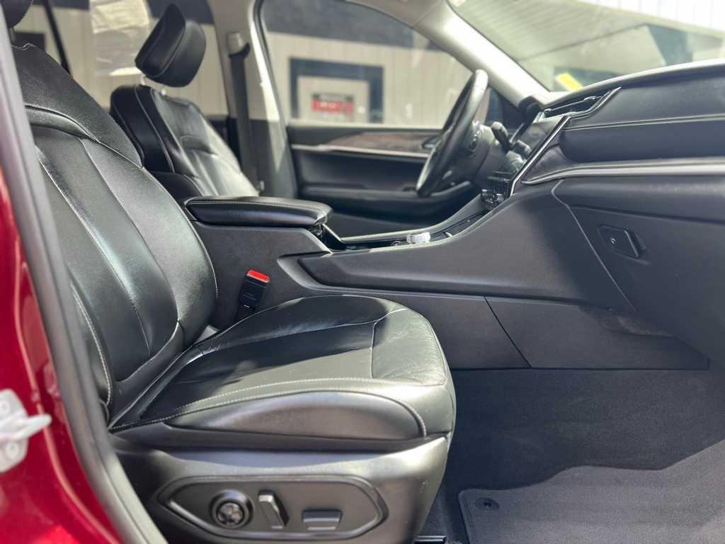 used 2022 Jeep Grand Cherokee car, priced at $30,629