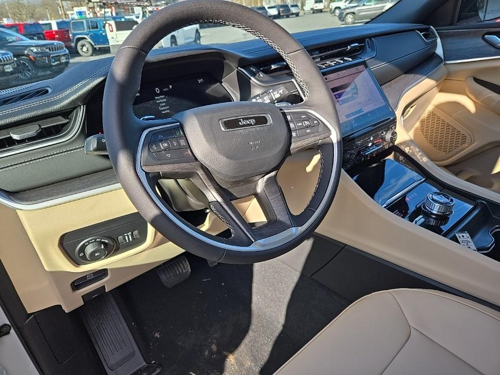 new 2025 Jeep Grand Cherokee car, priced at $46,715