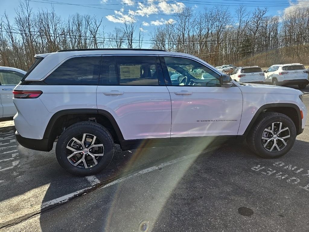 new 2025 Jeep Grand Cherokee car, priced at $46,715