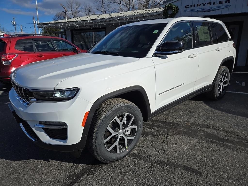 new 2025 Jeep Grand Cherokee car, priced at $46,715