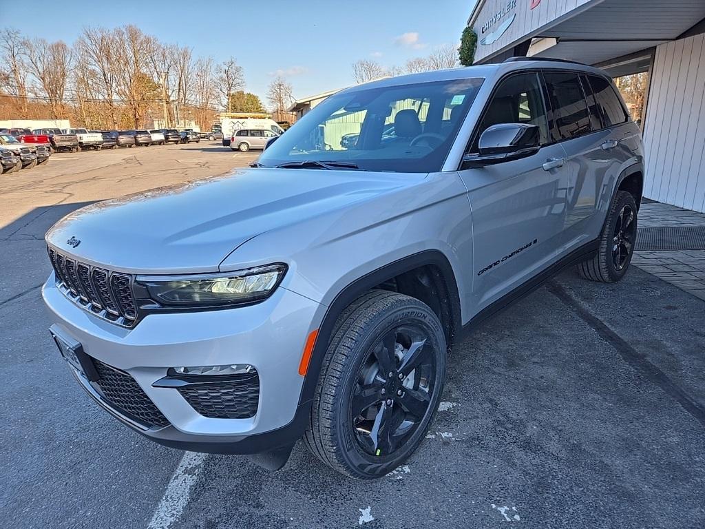 new 2025 Jeep Grand Cherokee car, priced at $50,035