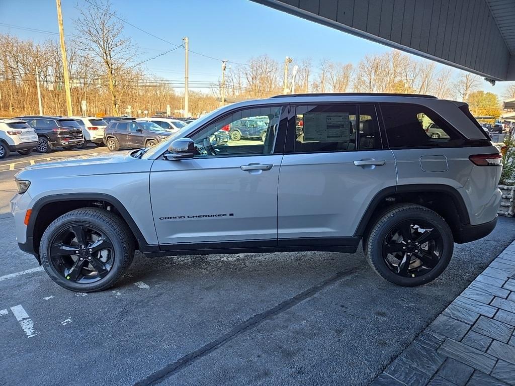 new 2025 Jeep Grand Cherokee car, priced at $50,035