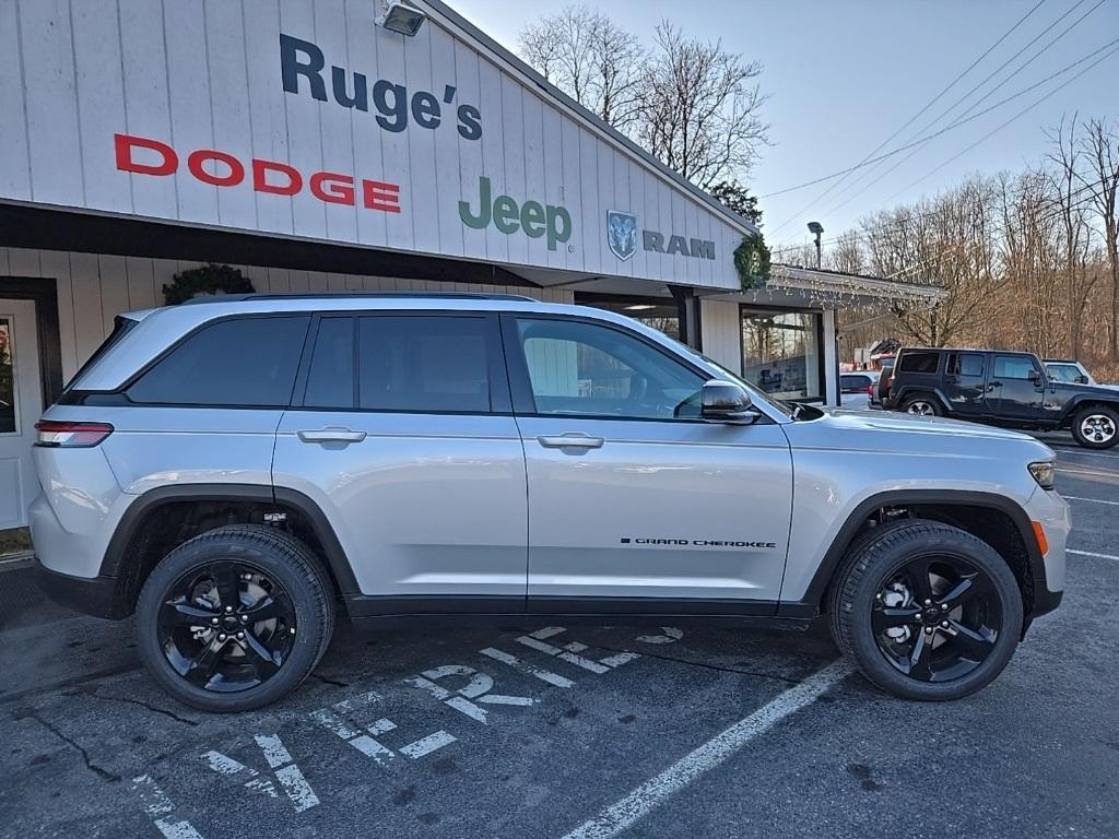 new 2025 Jeep Grand Cherokee car, priced at $50,035