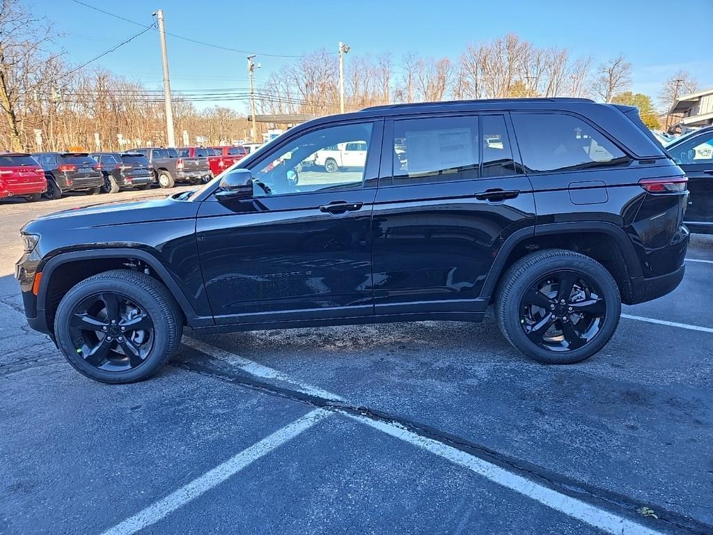 new 2025 Jeep Grand Cherokee car, priced at $45,675