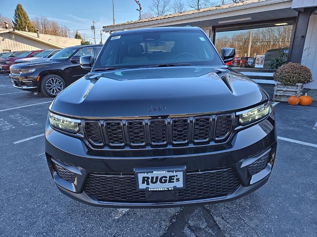 new 2025 Jeep Grand Cherokee car, priced at $45,675