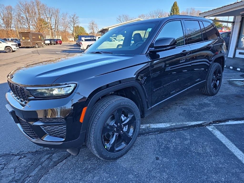 new 2025 Jeep Grand Cherokee car, priced at $45,675