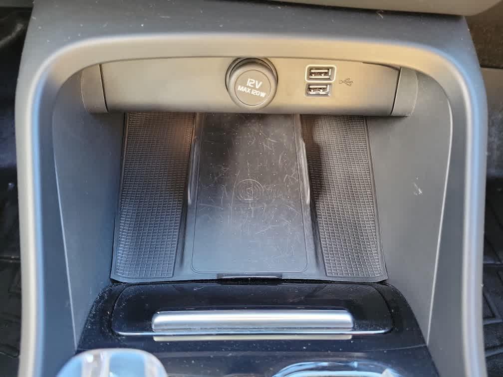 used 2022 Volvo XC40 car, priced at $27,725