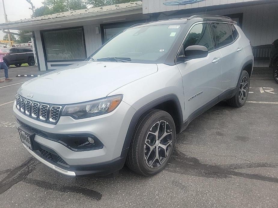 new 2024 Jeep Compass car, priced at $33,076