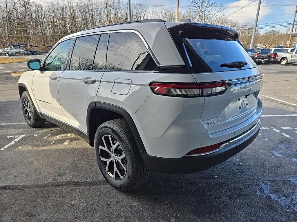 new 2025 Jeep Grand Cherokee car, priced at $44,200