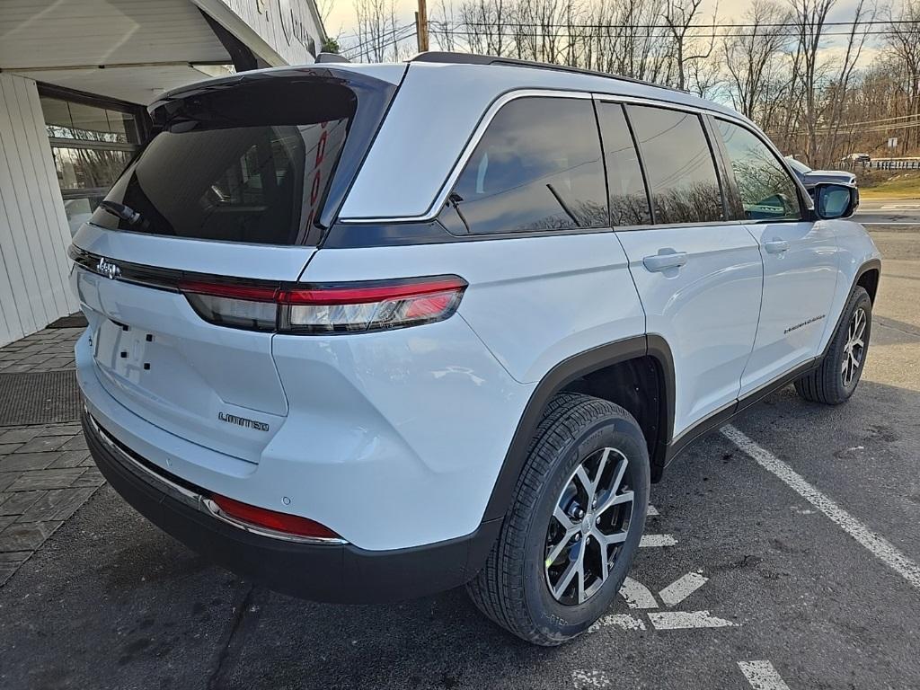 new 2025 Jeep Grand Cherokee car, priced at $44,200