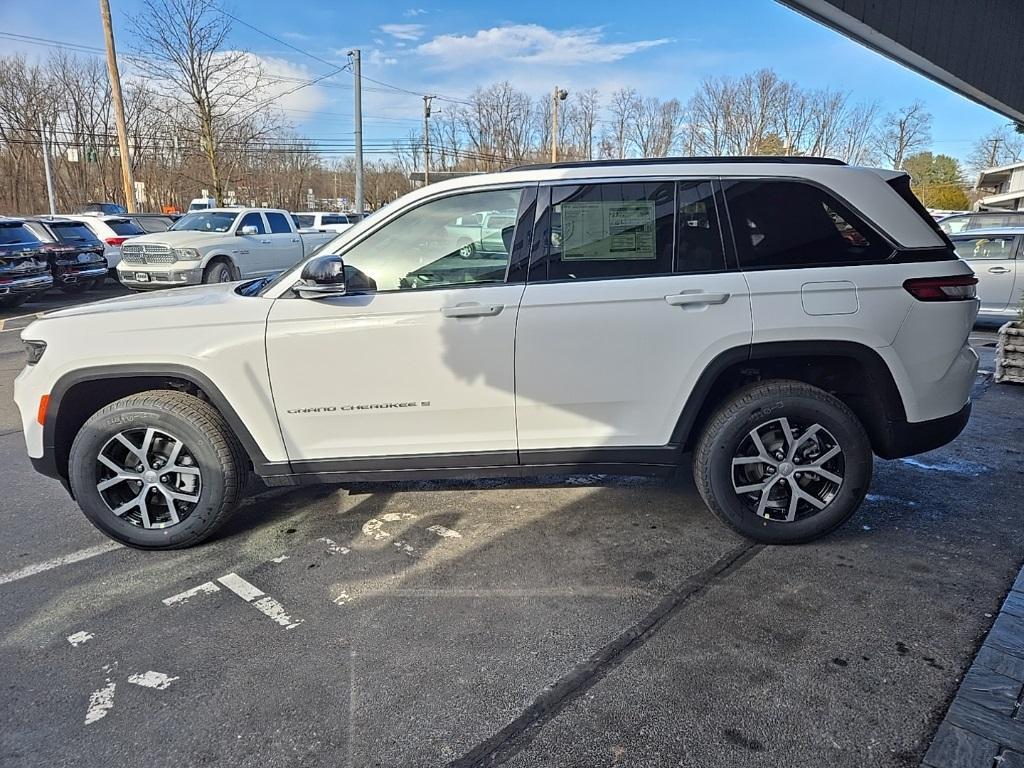 new 2025 Jeep Grand Cherokee car, priced at $44,200