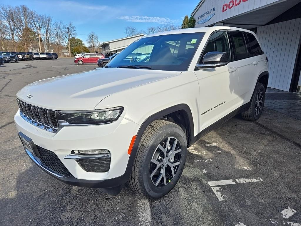 new 2025 Jeep Grand Cherokee car, priced at $44,200