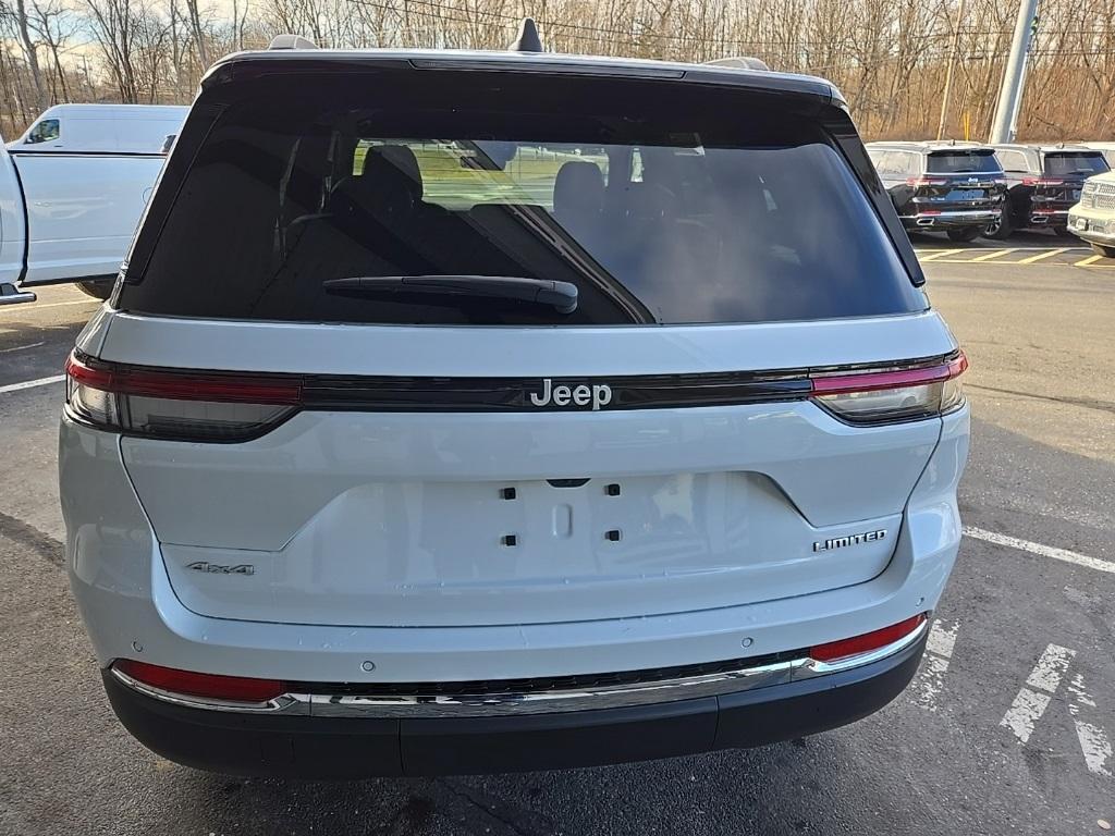 new 2025 Jeep Grand Cherokee car, priced at $44,200