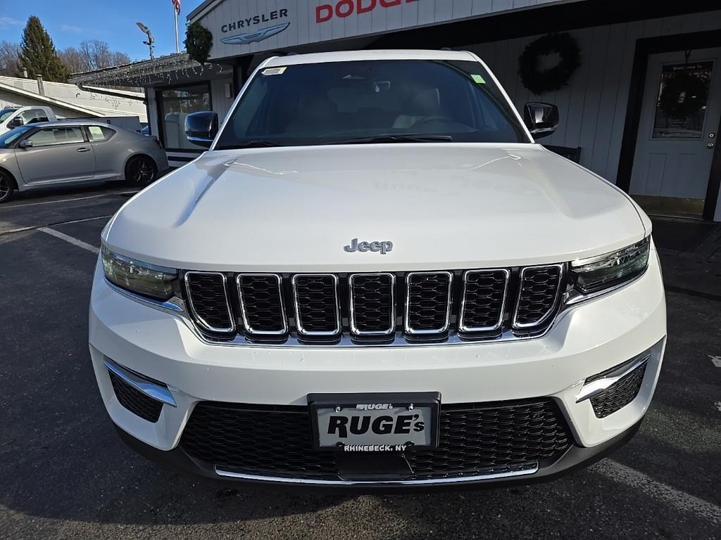 new 2025 Jeep Grand Cherokee car, priced at $44,200