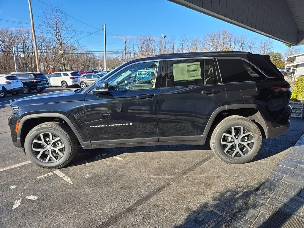 new 2025 Jeep Grand Cherokee car, priced at $44,795