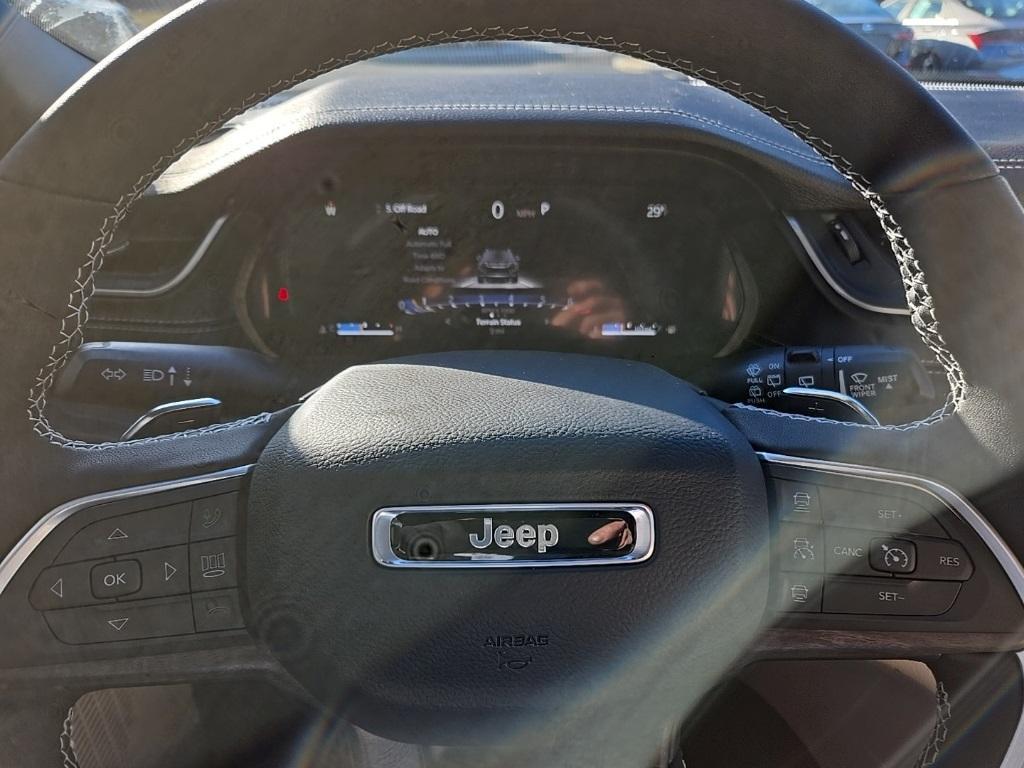 new 2025 Jeep Grand Cherokee car, priced at $44,795