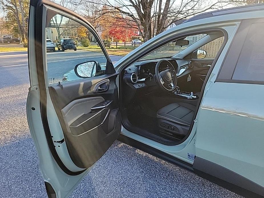 new 2025 Chevrolet Trax car