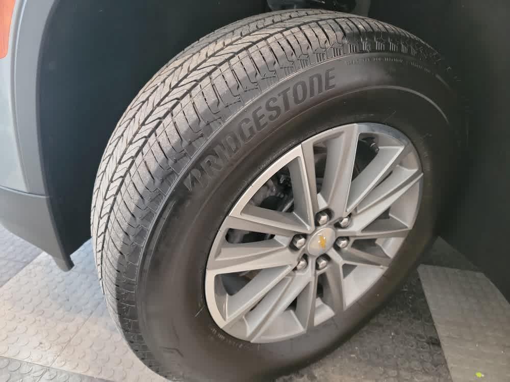 used 2023 Chevrolet Traverse car, priced at $28,900