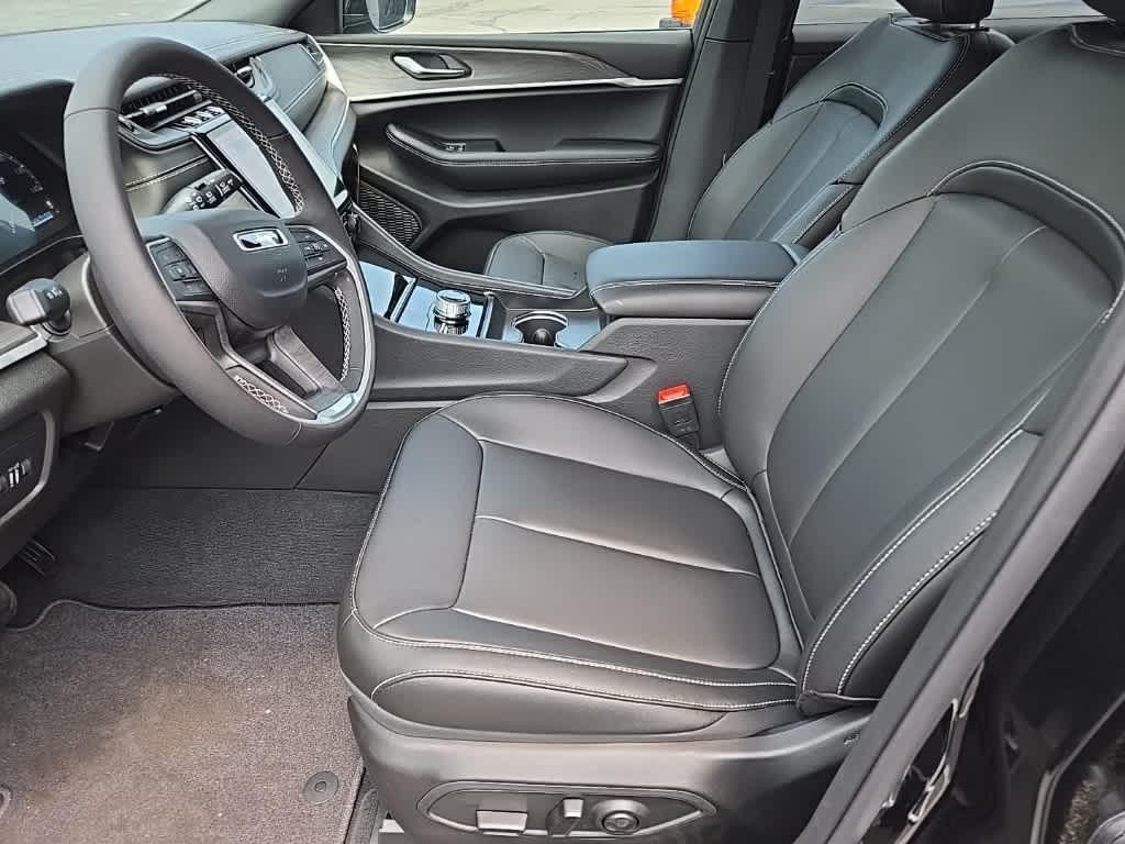 new 2025 Jeep Grand Cherokee L car