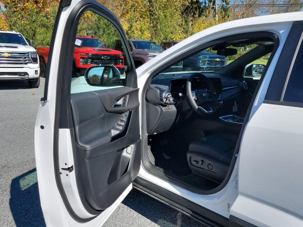 new 2026 Chevrolet Equinox car, priced at $34,810