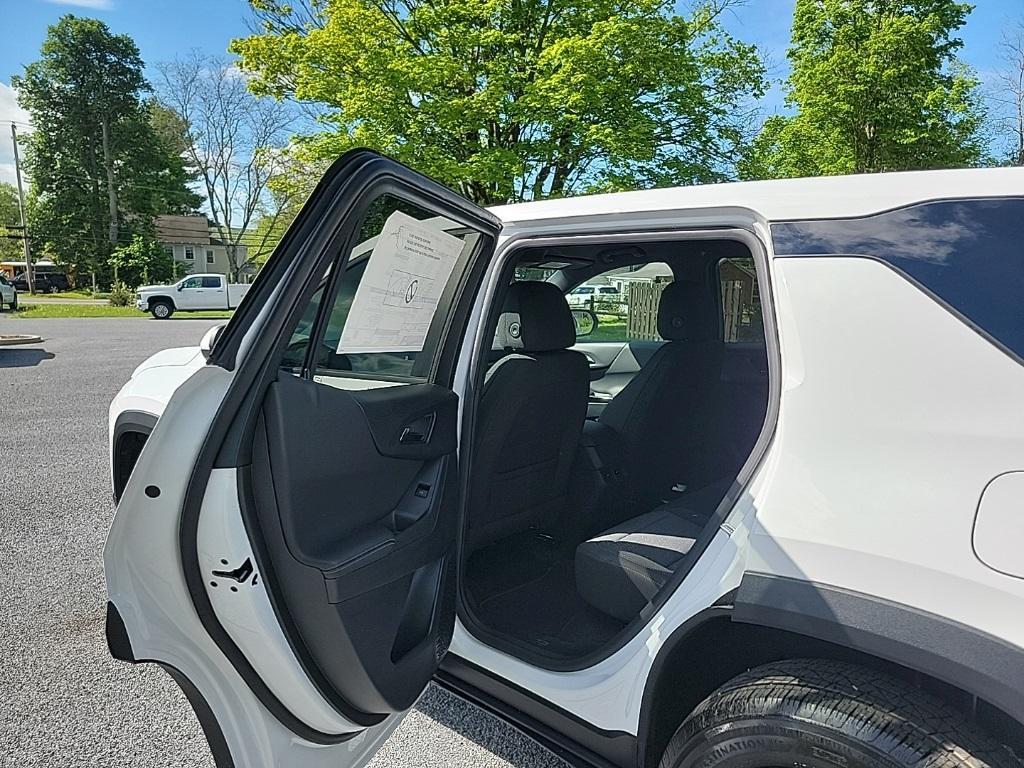 new 2025 Chevrolet Equinox car, priced at $29,995