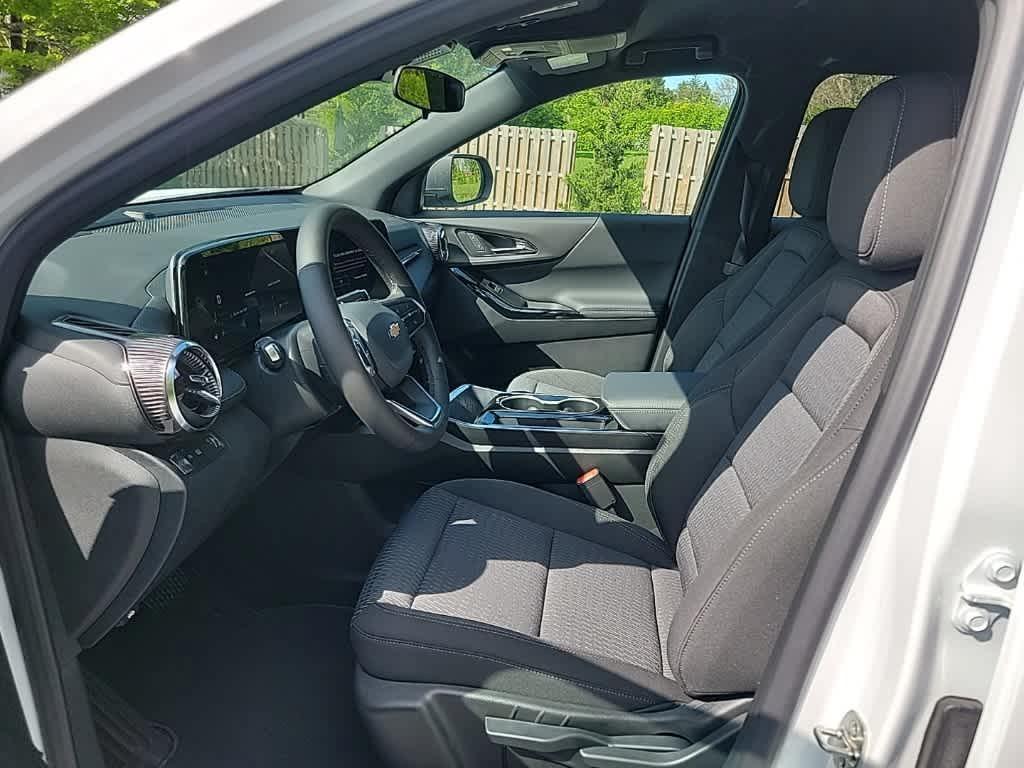 new 2025 Chevrolet Equinox car, priced at $29,995