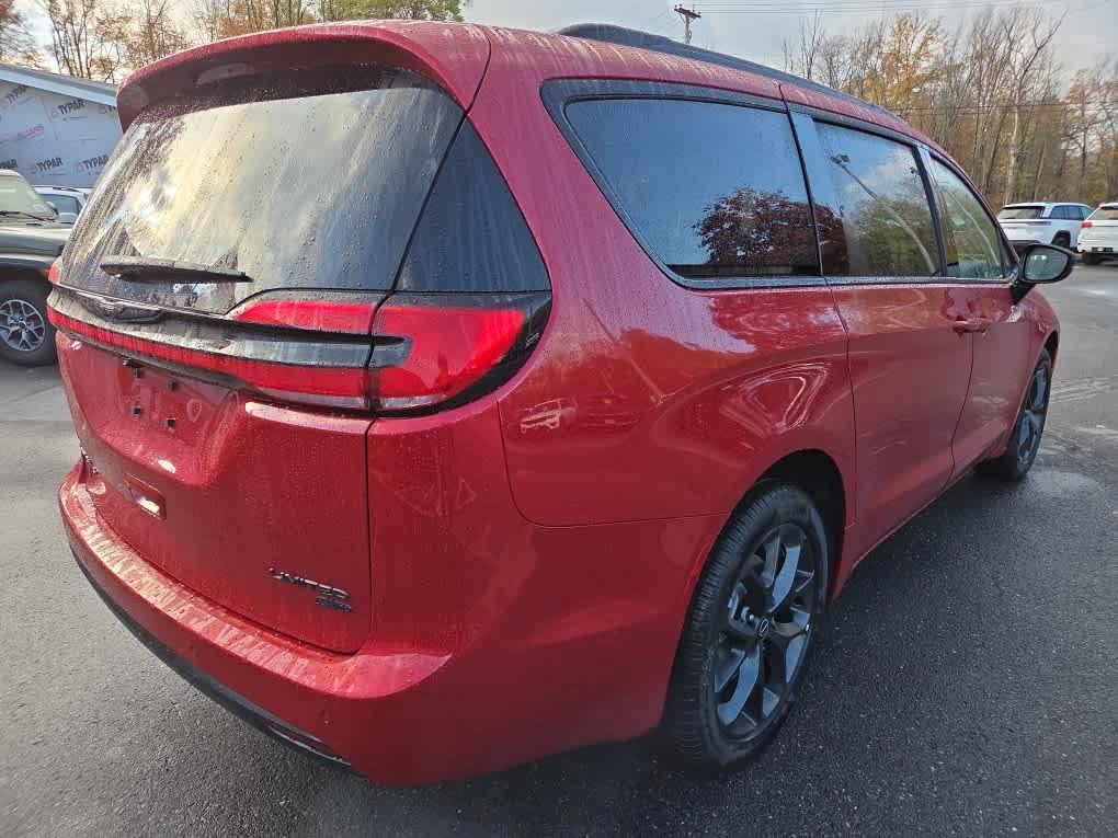 new 2026 Chrysler Pacifica car, priced at $53,710