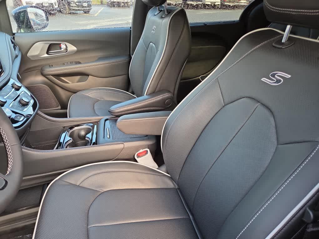new 2026 Chrysler Pacifica car, priced at $53,710