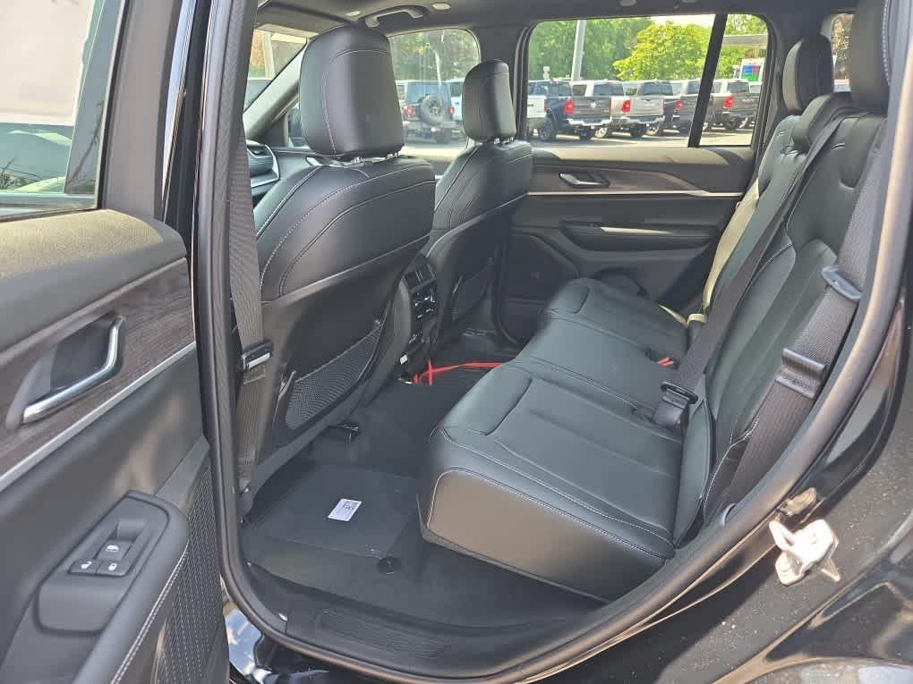 new 2025 Jeep Grand Cherokee car, priced at $49,121