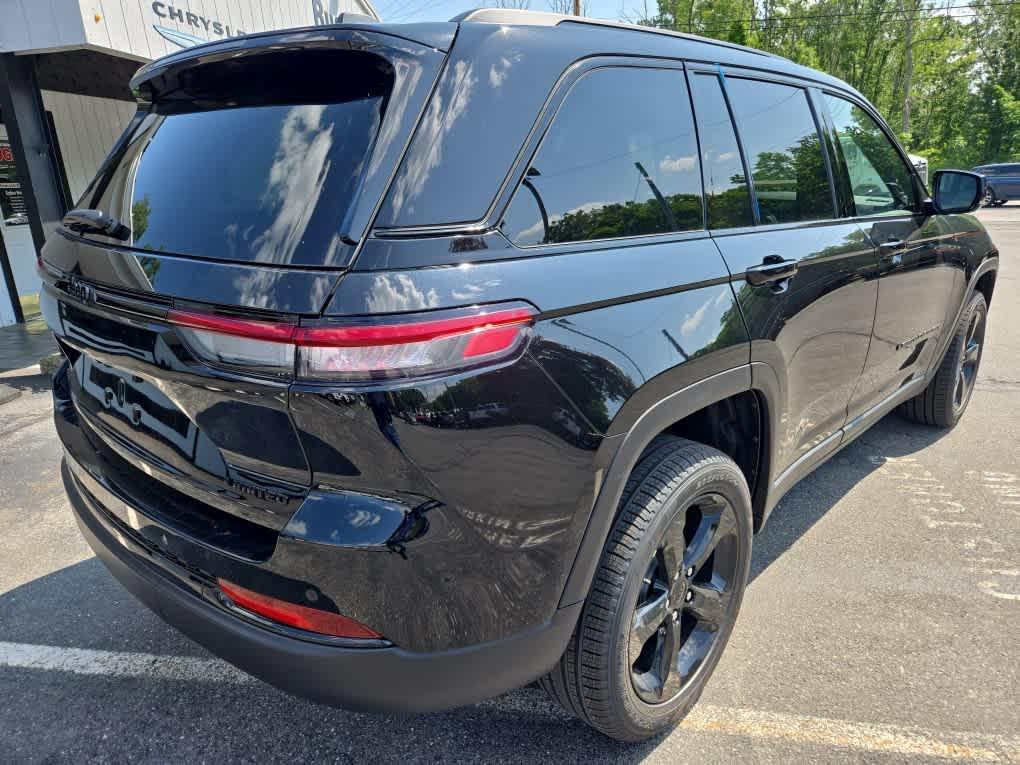 new 2025 Jeep Grand Cherokee car, priced at $49,121