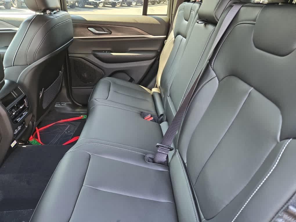 new 2025 Jeep Grand Cherokee car, priced at $49,121