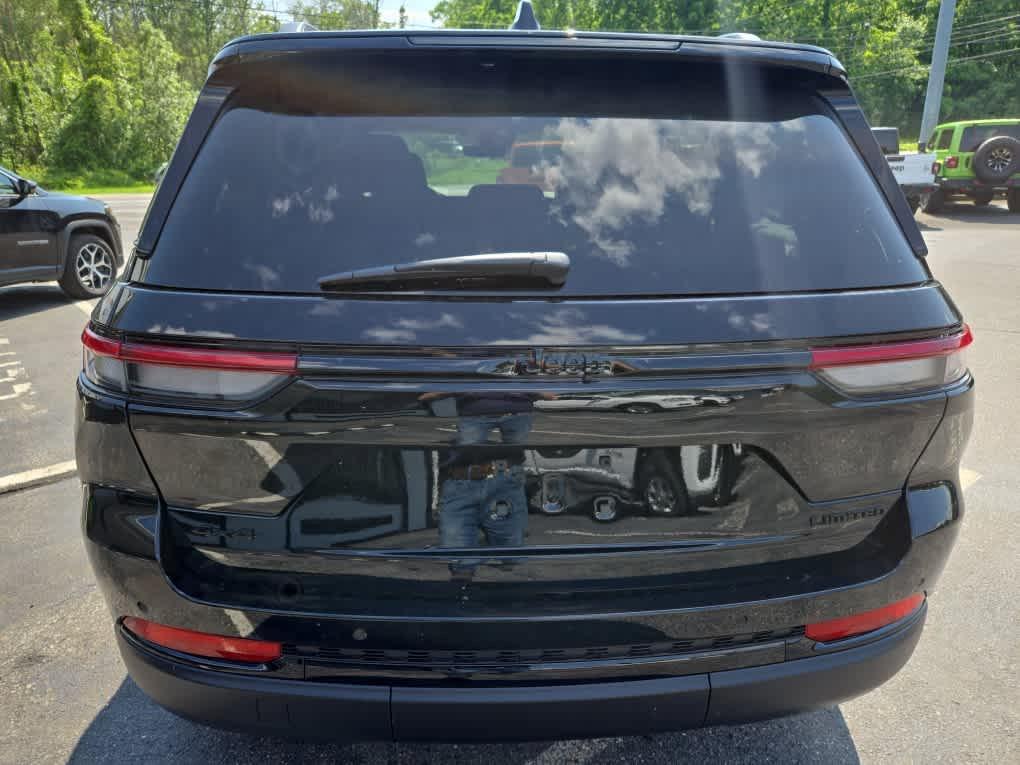 new 2025 Jeep Grand Cherokee car, priced at $49,121