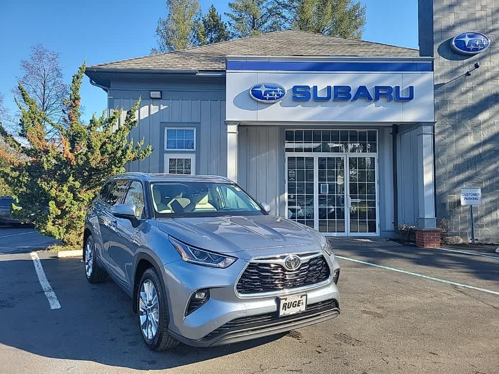 used 2020 Toyota Highlander car, priced at $31,974
