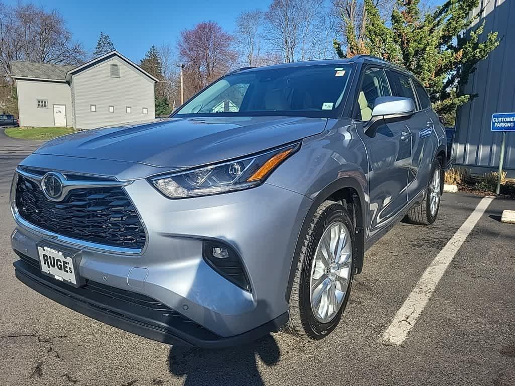 used 2020 Toyota Highlander car, priced at $31,974
