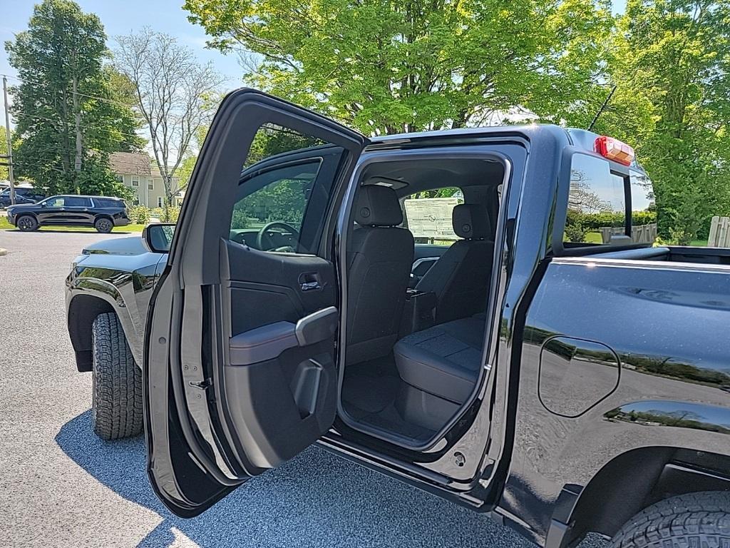 new 2025 Chevrolet Colorado car, priced at $46,070