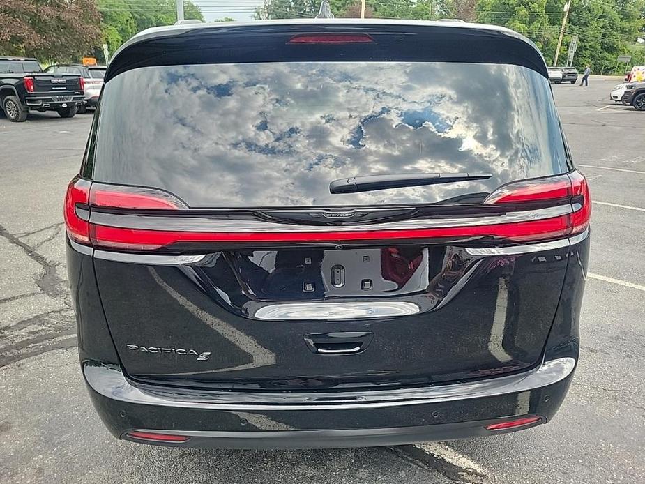 new 2024 Chrysler Pacifica car, priced at $41,500