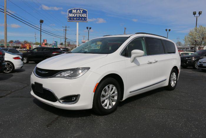 used 2017 Chrysler Pacifica car, priced at $15,988