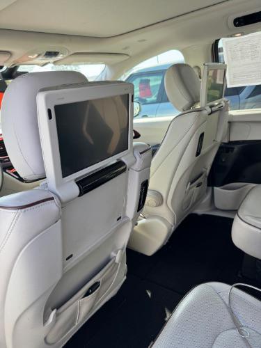 used 2018 Chrysler Pacifica car, priced at $15,975