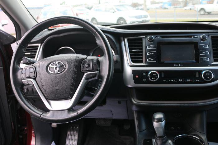 used 2015 Toyota Highlander car, priced at $12,988