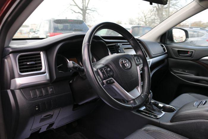 used 2015 Toyota Highlander car, priced at $12,988