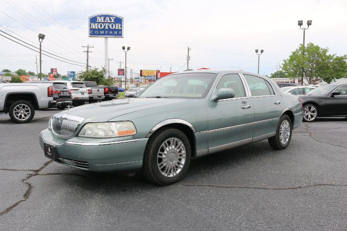 used 2006 Lincoln Town Car car, priced at $7,988