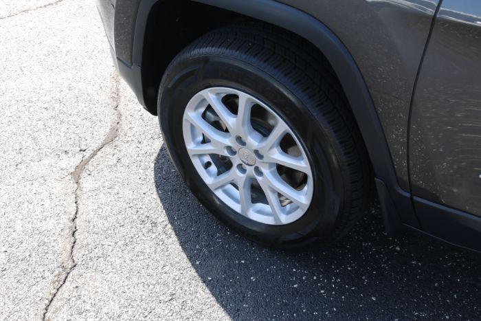 used 2015 Jeep Cherokee car, priced at $12,825