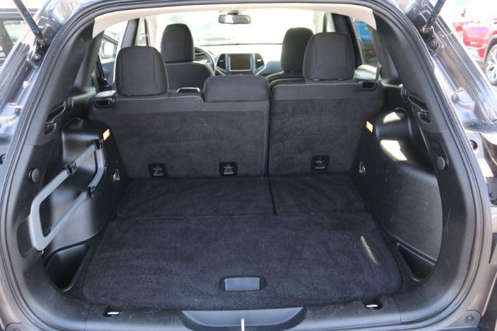 used 2015 Jeep Cherokee car, priced at $12,825