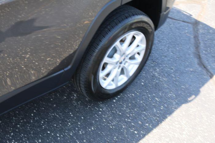 used 2015 Jeep Cherokee car, priced at $12,825