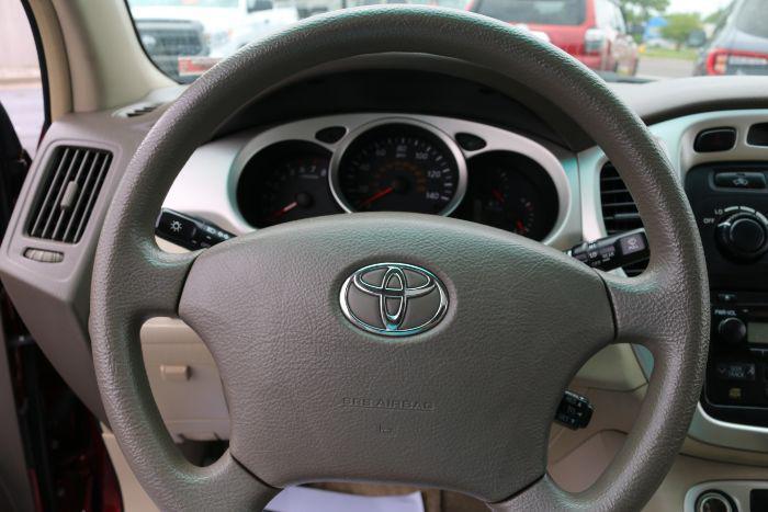 used 2006 Toyota Highlander car, priced at $10,988