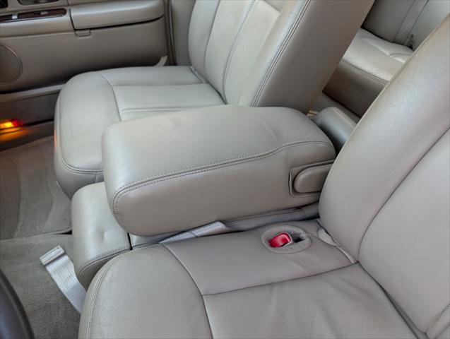 used 2011 Lincoln Town Car car, priced at $10,490