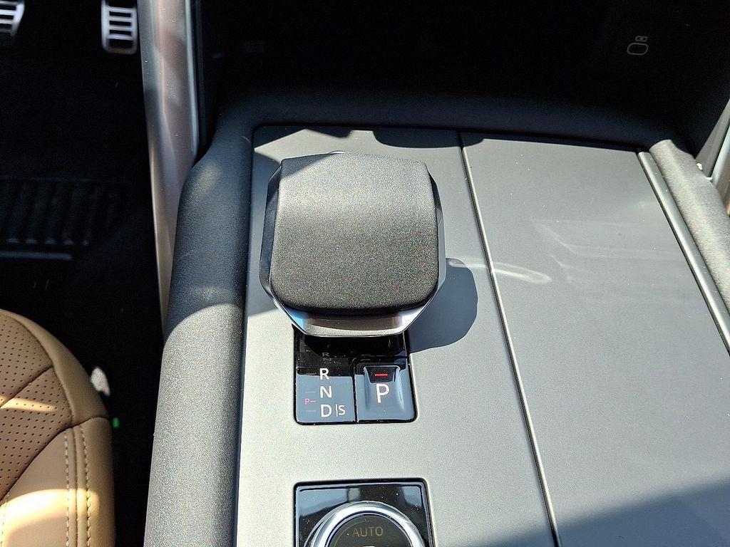 new 2025 Land Rover Discovery car, priced at $85,818