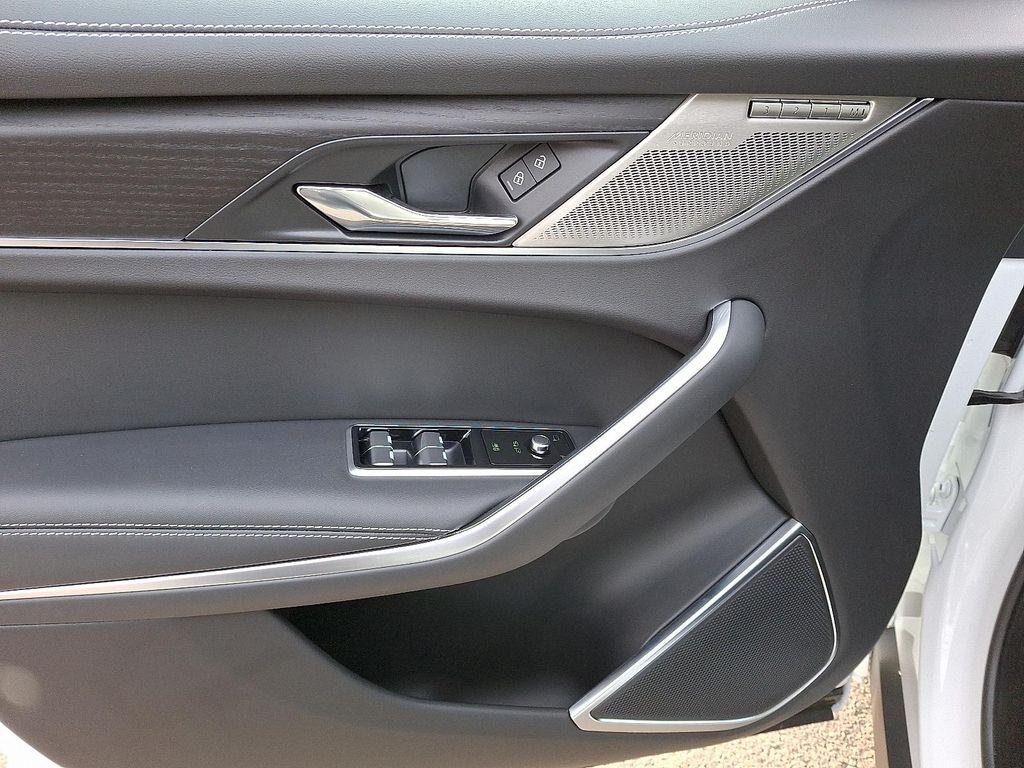 new 2025 Jaguar F-PACE car, priced at $78,053